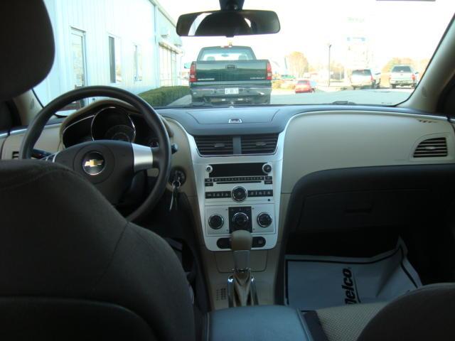 Chevrolet Malibu 2011 photo 3