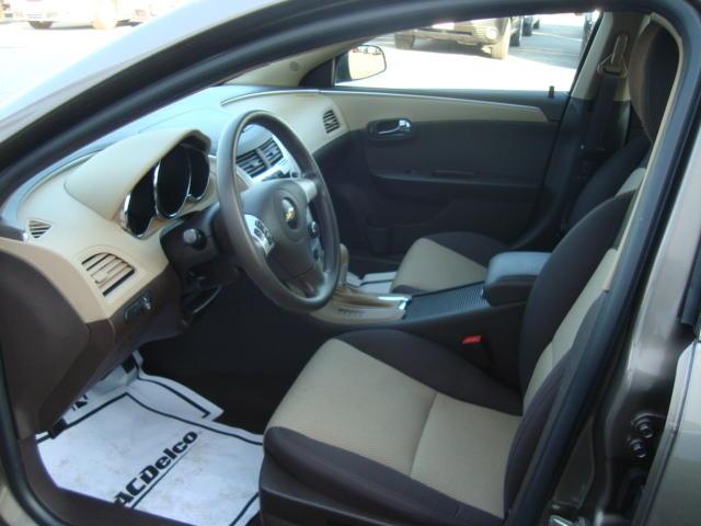 Chevrolet Malibu 2011 photo 4