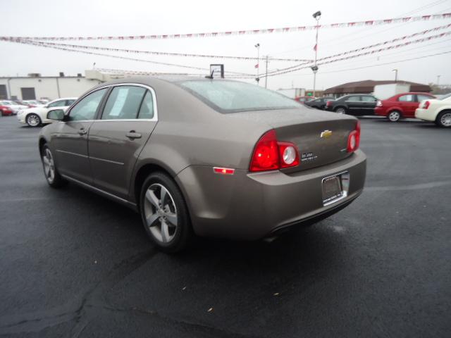 Chevrolet Malibu 2011 photo 2