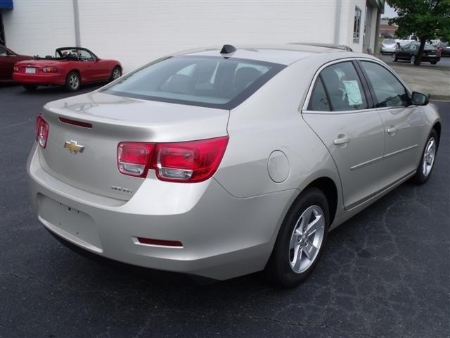 Chevrolet Malibu 2013 photo 2