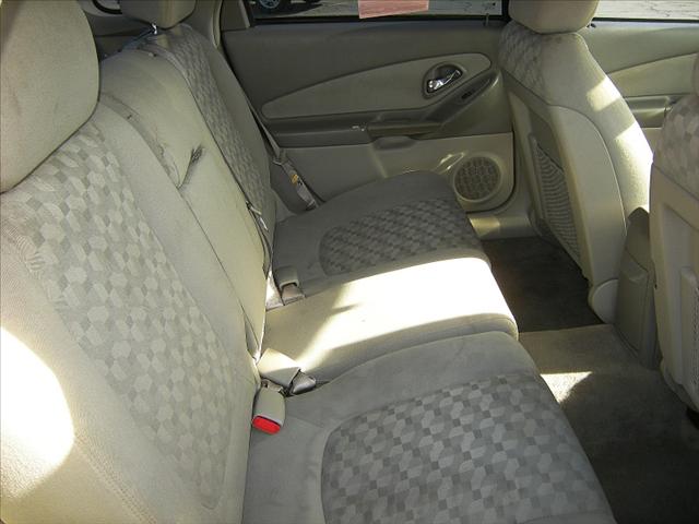 Chevrolet Malibu Maxx 2005 photo 2