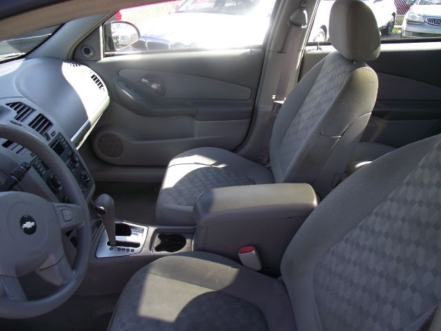 Chevrolet Malibu Maxx 2005 photo 2