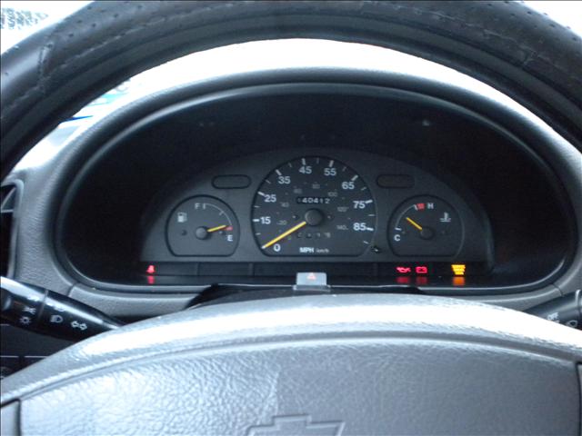 Chevrolet Metro 2001 photo 5