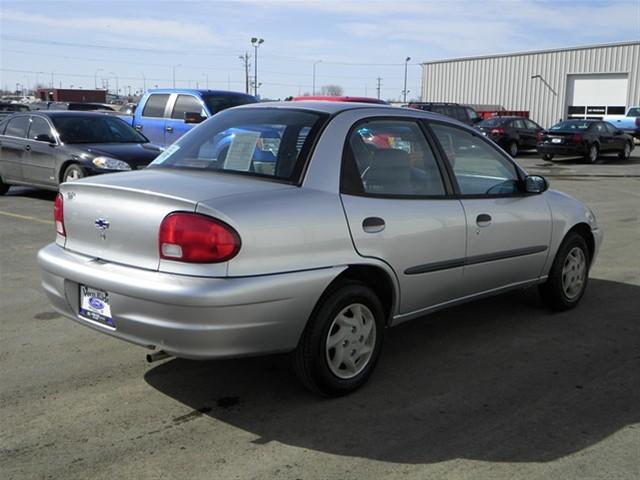 Chevrolet Metro 2001 photo 5