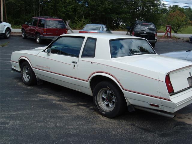 Chevrolet Monte Carlo 1985 photo 2