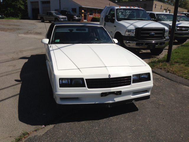 Chevrolet Monte Carlo 1988 photo 2