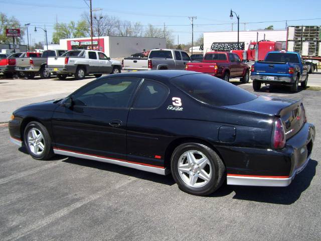 Chevrolet Monte Carlo 2002 photo 2