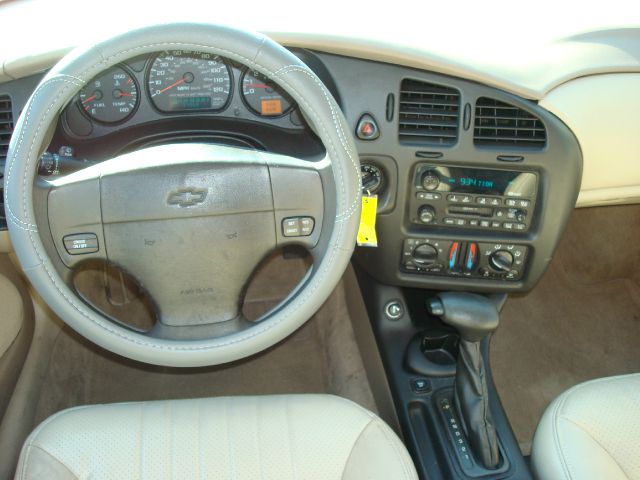 Chevrolet Monte Carlo 2002 photo 2