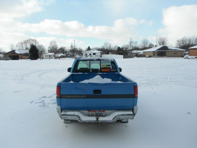 Chevrolet S10 1995 photo 2