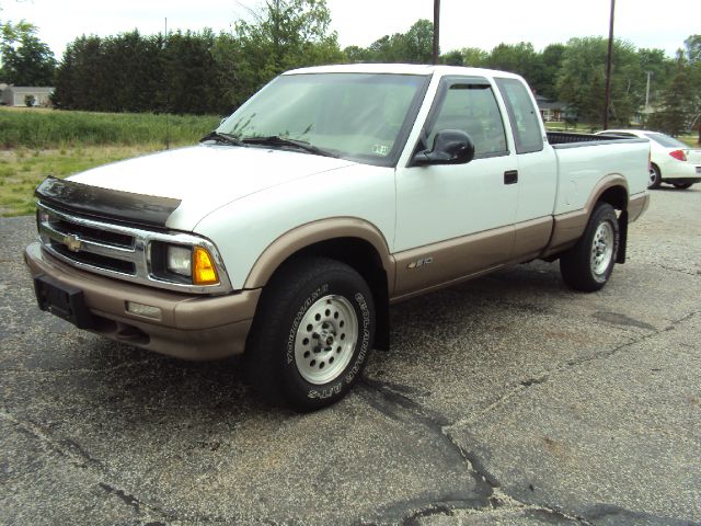 Chevrolet S10 4dr Sdn SL Auto Sedan Pickup Truck