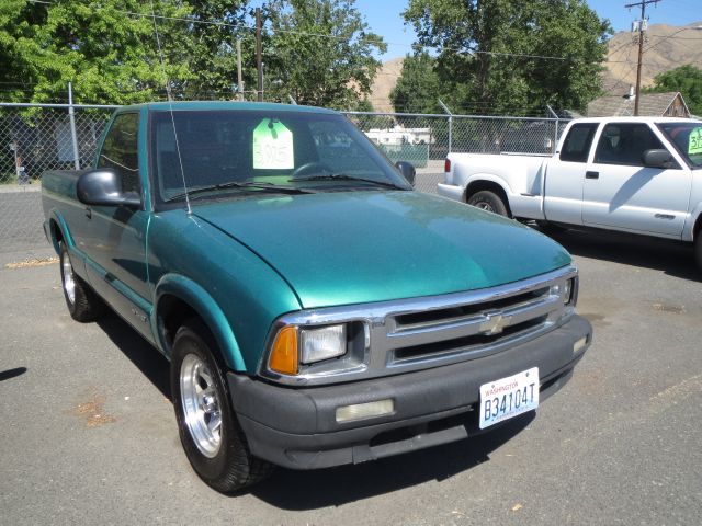 Chevrolet S10 1996 photo 2