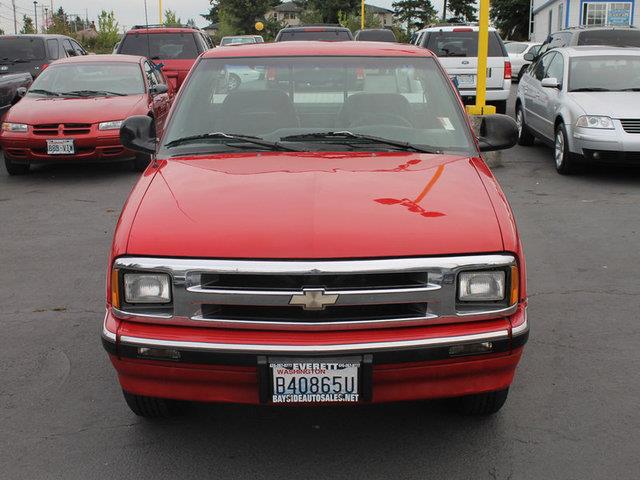 Chevrolet S10 1997 photo 2