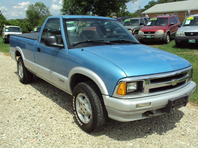 Chevrolet S10 1997 photo 1