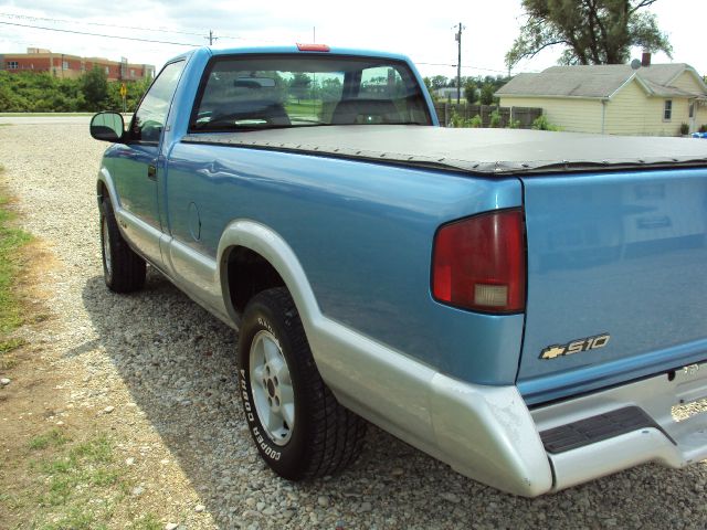 Chevrolet S10 1997 photo 2