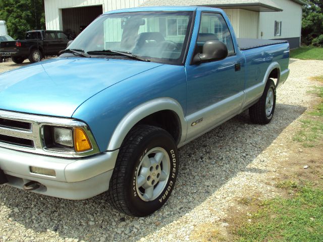 Chevrolet S10 1997 photo 3