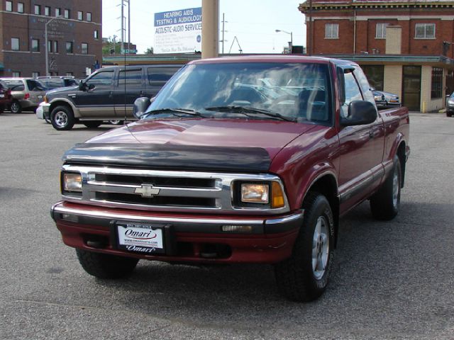 Chevrolet S10 1997 photo 2