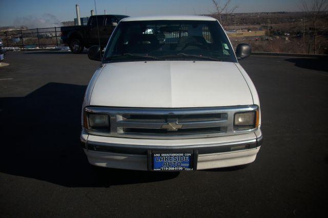 Chevrolet S10 1997 photo 2