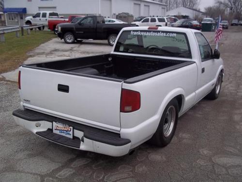 Chevrolet S10 1998 photo 2