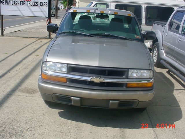 Chevrolet S10 4dr Sdn Auto GLS w/XM Pickup Truck