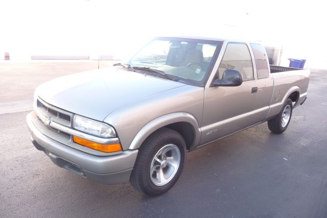 Chevrolet S10 4dr Sdn Auto GLS w/XM Pickup Truck