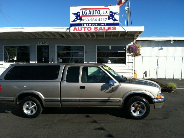 Chevrolet S10 4dr Sdn Auto GLS w/XM Pickup Truck