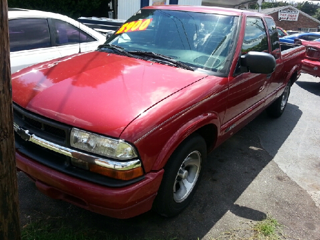 Chevrolet S10 4dr Sdn Auto GLS w/XM Pickup Truck