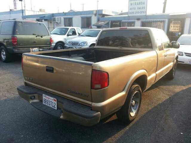 Chevrolet S10 24 Box Pickup Truck