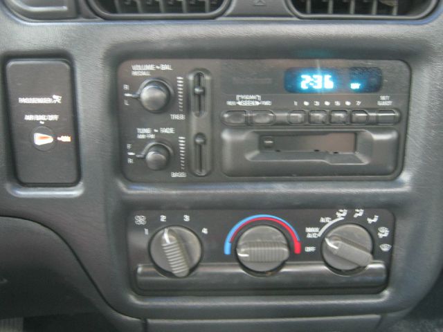 Chevrolet S10 4dr Sdn Auto GLS w/XM Pickup Truck