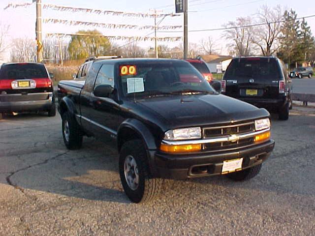 Chevrolet S10 2000 photo 2