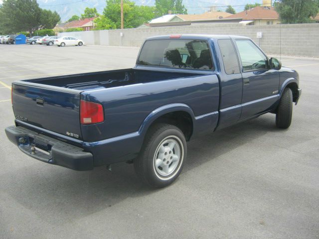 Chevrolet S10 2000 photo 2