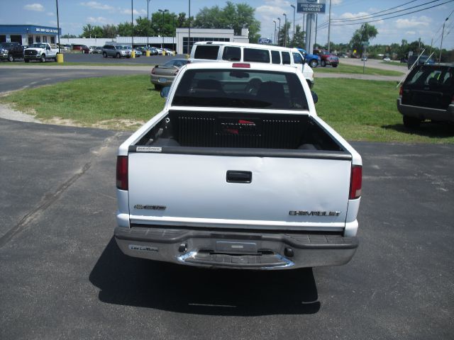 Chevrolet S10 2000 photo 2