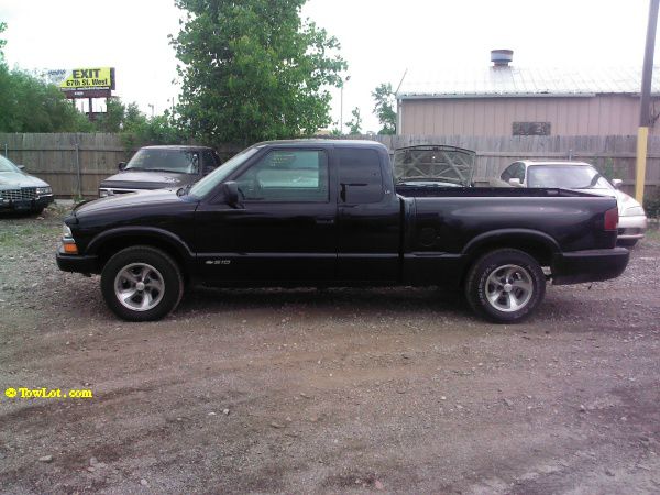 Chevrolet S10 4dr Sdn Auto GLS w/XM Pickup Truck