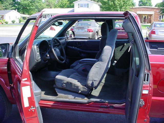 Chevrolet S10 Handicap Lift And Control Leg 1 Owner Pickup Truck