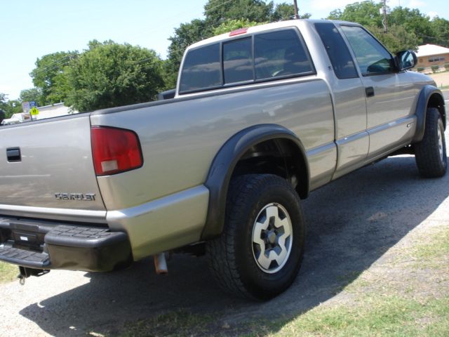 Chevrolet S10 2000 photo 2