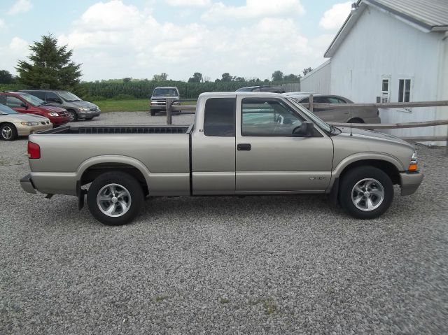 Chevrolet S10 4dr Sdn Auto GLS w/XM Pickup Truck