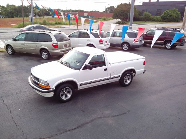 Chevrolet S10 2000 photo 2