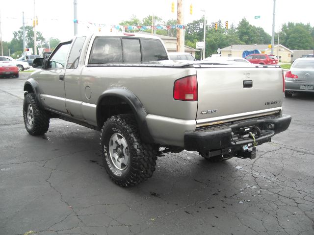 Chevrolet S10 2000 photo 2