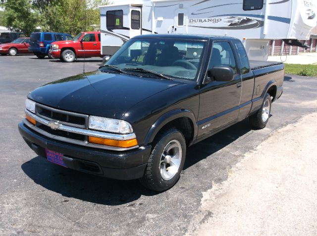 Chevrolet S10 4dr Sdn Auto GLS w/XM Pickup Truck