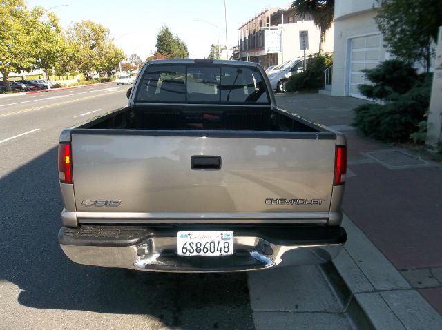 Chevrolet S10 2000 photo 2