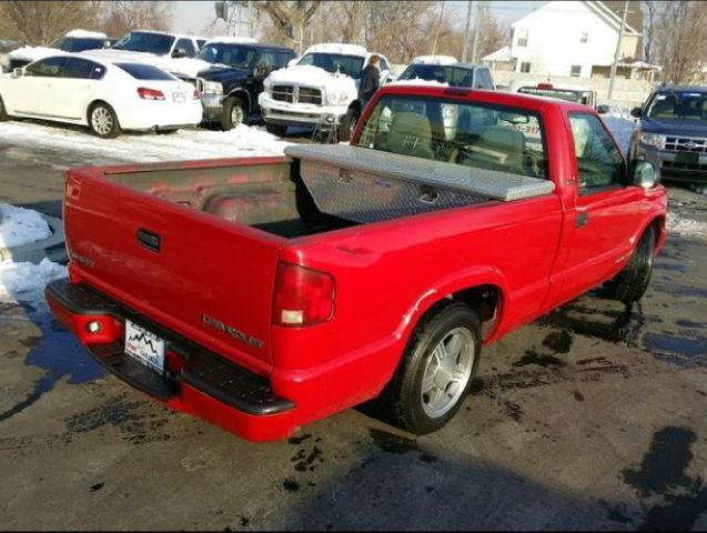 Chevrolet S10 2000 photo 2