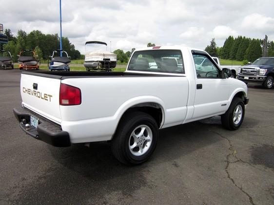 Chevrolet S10 2000 photo 2