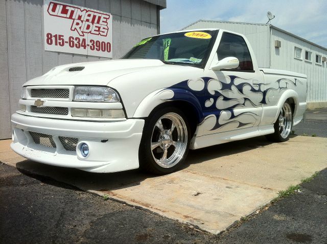 Chevrolet S10 4dr Sdn Auto GLS w/XM Pickup Truck