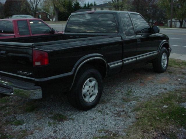 Chevrolet S10 2000 photo 2