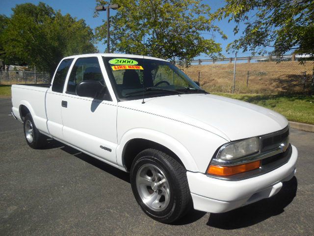 Chevrolet S10 2000 photo 2