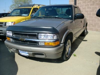 Chevrolet S10 4dr Sdn Auto GLS w/XM Pickup Truck