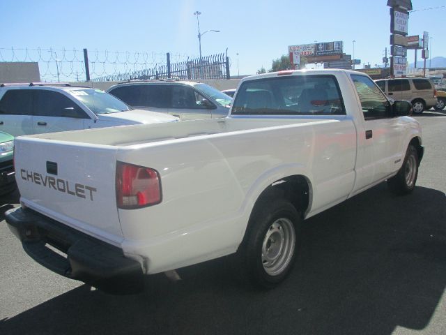 Chevrolet S10 Short Box Standard Pickup Truck