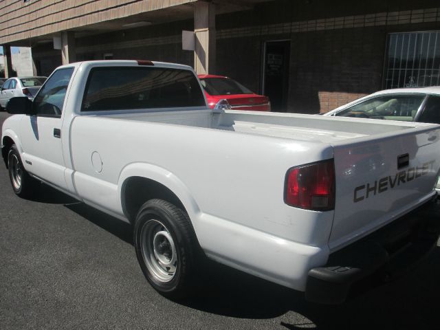 Chevrolet S10 2000 photo 2