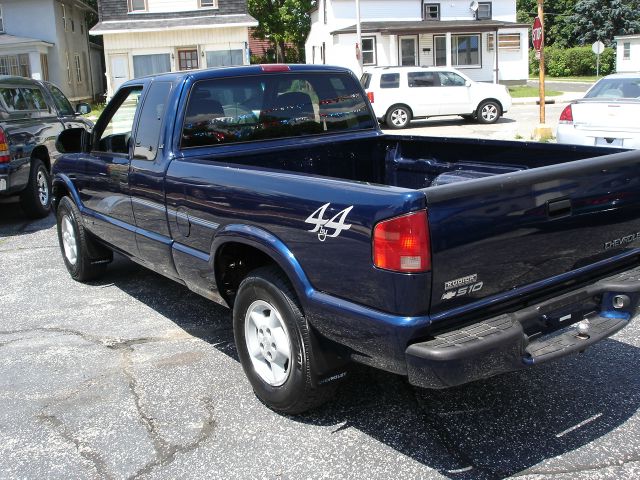 Chevrolet S10 2000 photo 2