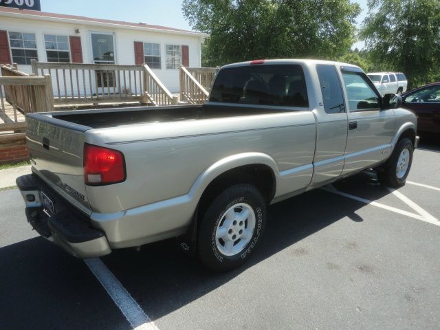 Chevrolet S10 2000 photo 1