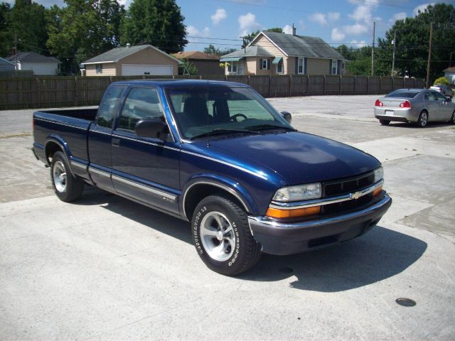 Chevrolet S10 4dr Sdn Auto GLS w/XM Pickup Truck